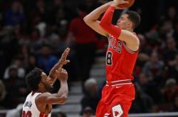 开云体育下载-公牛新秀崛起撑起球队，表现亮眼人气大增