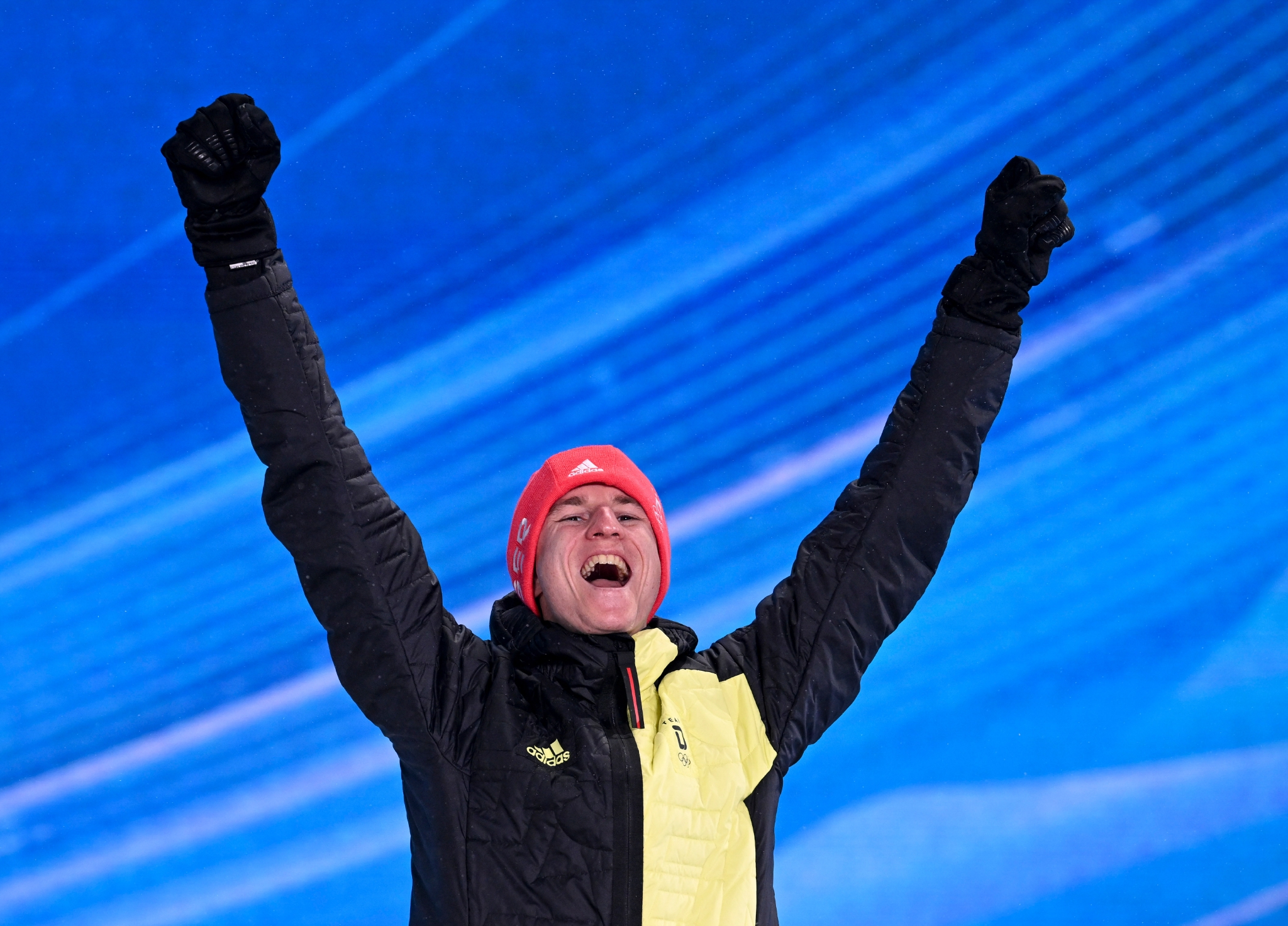 日本代表团在单板滑雪项目中脱颖而出,斩获奖牌 日本代表团在单板滑雪项目中脱颖而出,斩获奖牌