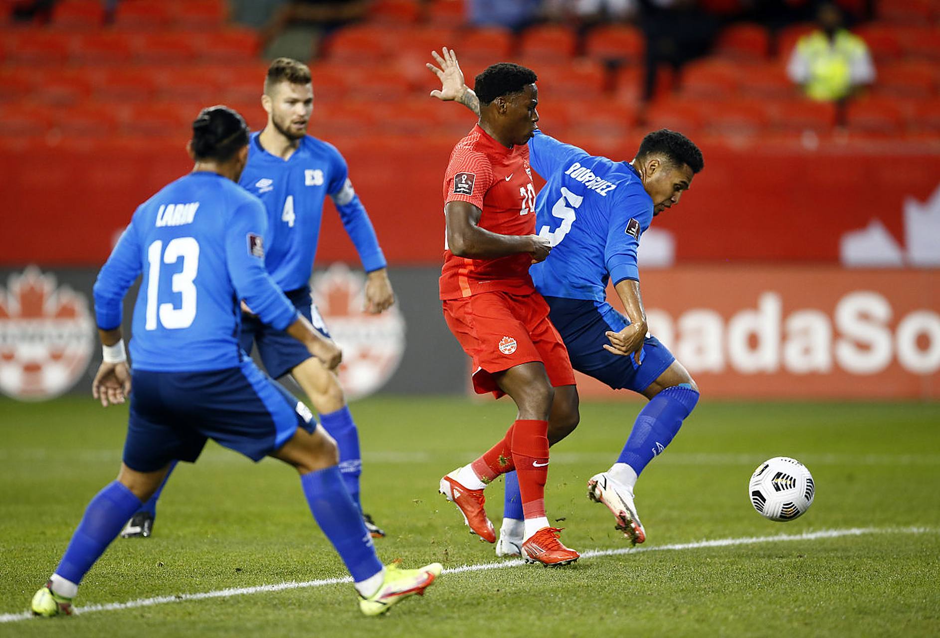 冰岛队在欧预赛中遭遇困境，需全力以赴