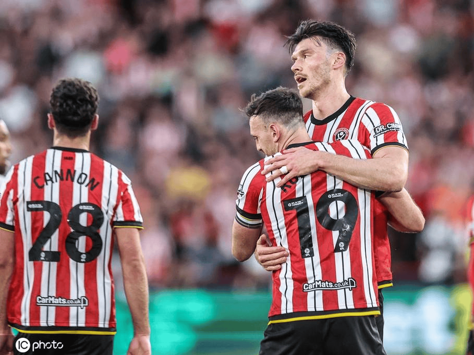 包含谢菲联客场逼平伯恩茅斯，争取保级保级的词条