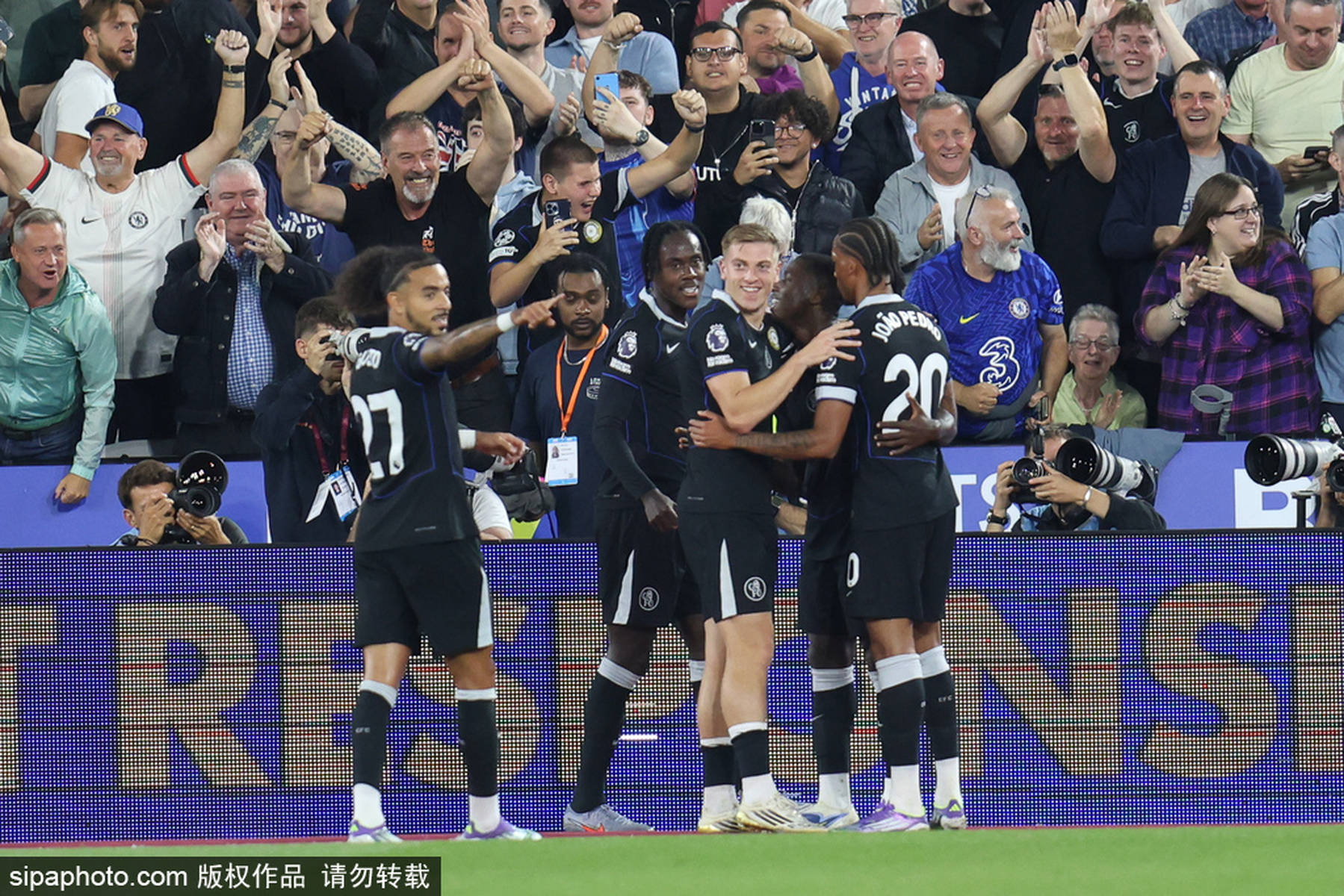 切尔西客场胜利，稳固英超前四席位的简单介绍